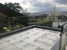 terrasse dalle céramique et garde corps